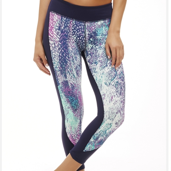 Fabletics Pants - Fabletics Sydney Capri leggings